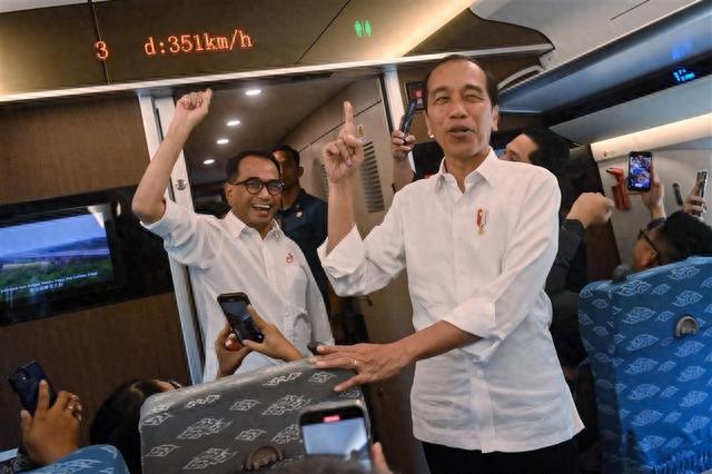 环绕南海十段线周边，中方完成3条大动脉布局，不是填岛胜似填岛