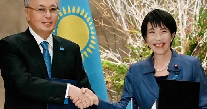 只能求中国？托卡耶夫和高市签了稀土协议后，发现运输是个大问题