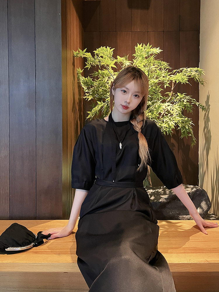 真丝礼服连衣裙女黑蝶贝胸针