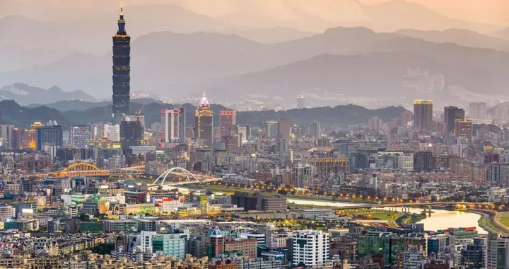 郑丽文启程到访大陆，登机前对美国表态了