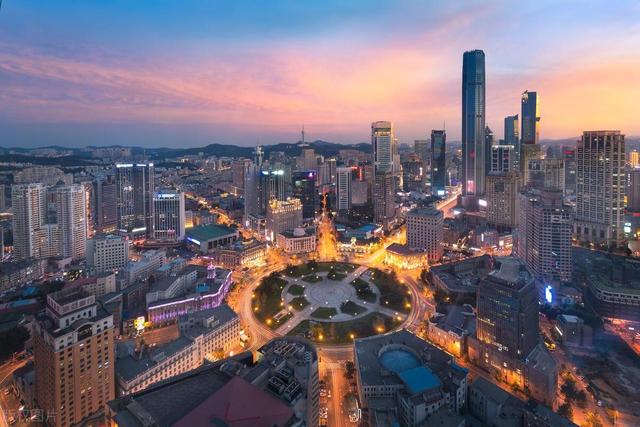 大连楼市的传说结束了，大连楼市中山区房价从1.6万调整为1.5万