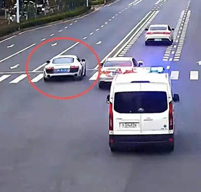 扣3分罚400元！合肥一辆奥迪R8警车前逆行“炸街”，结局大快人心