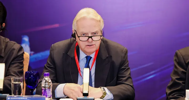 格雷德爵士：空间技术“监管至关重要”，中英合作会有更多建树