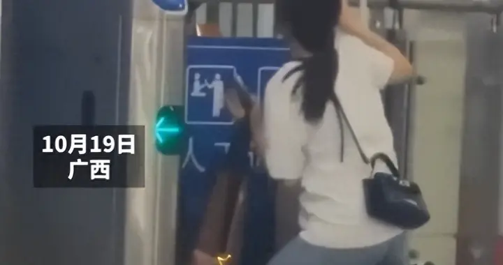 女子迟到错过检票下跪哀求，官方通报，结果公布后，评论区惹争议