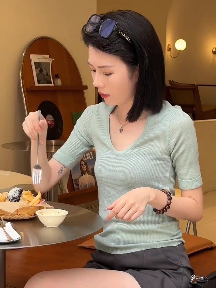 韩系绿色v领冰丝针织正肩短袖t恤女夏季小