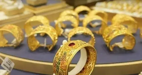 年轻人正在抛弃黄金首饰？金店生意越来越难，居然和房价有关？
