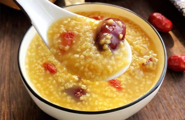 66岁老人查出食道癌，天天吃小米粥，半年后复诊，医生：有好转