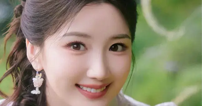 美女壁纸-第6532期-毛晓彤