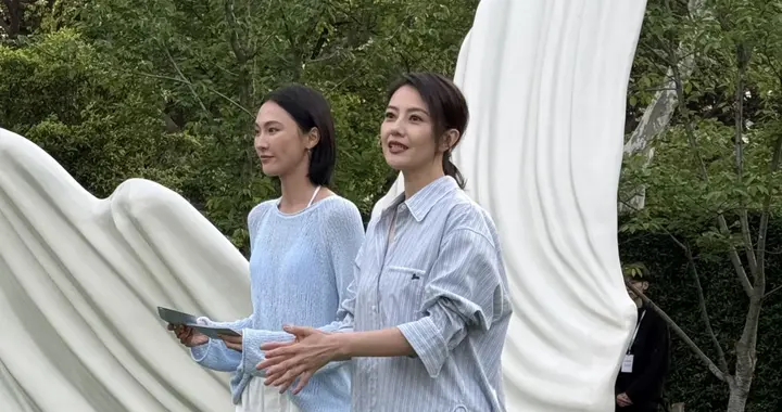 鲁迅公园偶遇高圆圆，她眉目舒展大方温柔虽然不年轻但很美很耐看