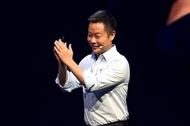 何小鹏偷偷学会雷军的“套路”