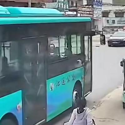 今生缘：公交车倒车：退一步，是文明的进阶