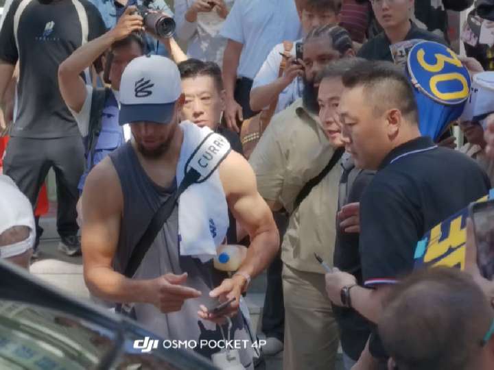 竹篮打水一场空，最后一个签名都没拿到。  要有序排队，安安静静的，能是这个结果吗？
