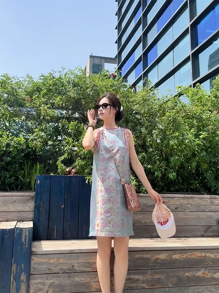 独特漂亮绝美气质高级感连衣裙女2025年夏季新款今年流行爆款裙子