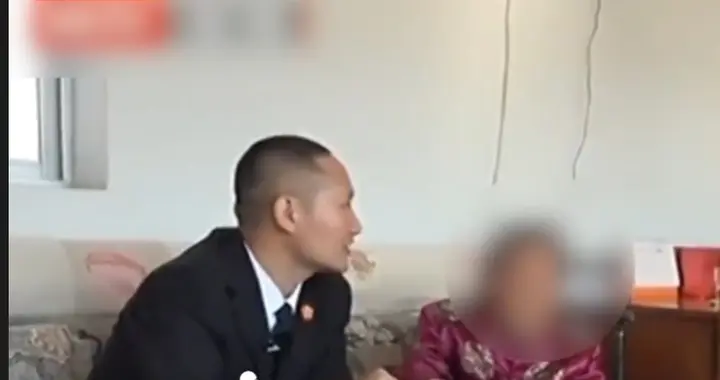 儿子儿媳为抢房辱骂监视94岁母亲，法院判了
