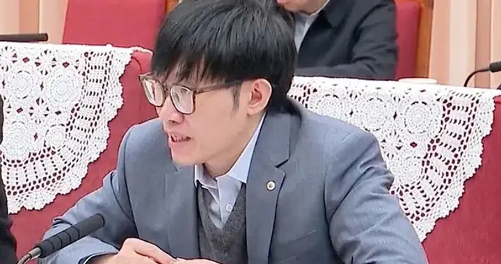 离职率不到4%！DeepSeek员工为何愿意跟着梁文锋“吃苦”？