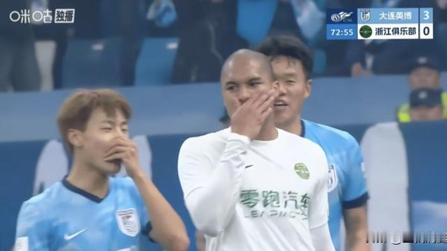 且就洞庭：中超“名场面”！这图火了！今晚