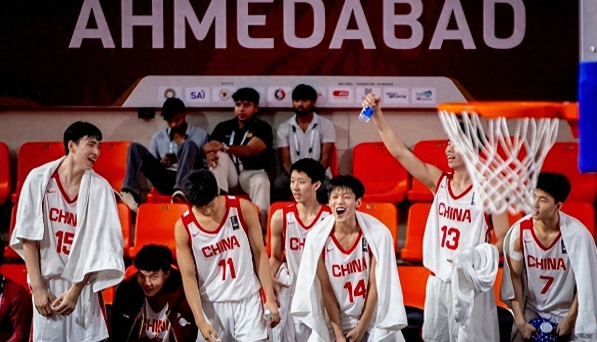 2米03！2米11！天赋胜王俊杰 16岁跨级打U18 未来或成男篮最强前锋