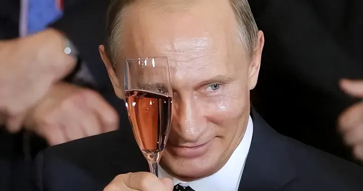 面对特朗普热情邀请，普京松口：愿意提供10亿美元被美冻结资产