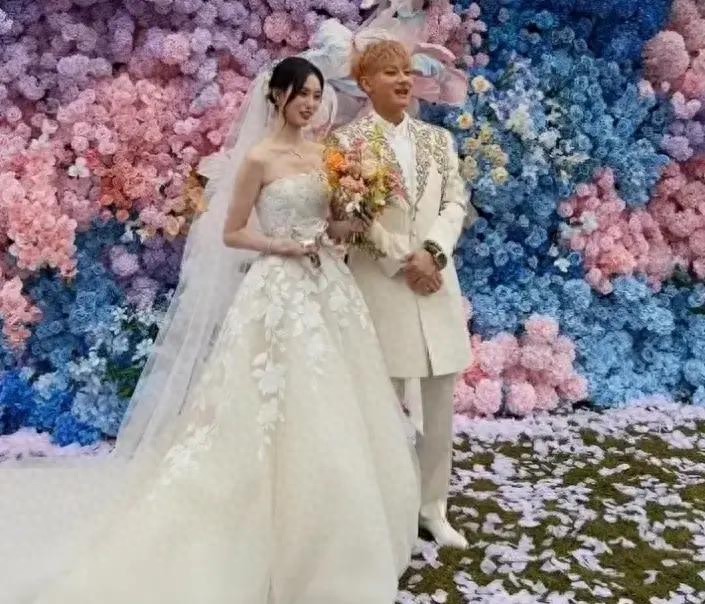 黄子韬徐艺洋跨年舞台激吻？工作室紧急致歉