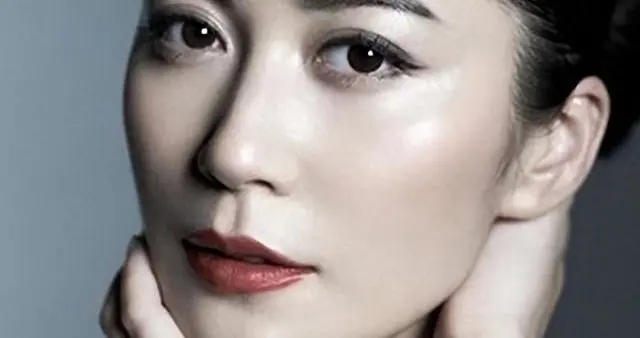 54岁俞飞鸿未婚未育，身边却有男人陪了20年，这才是人间清醒