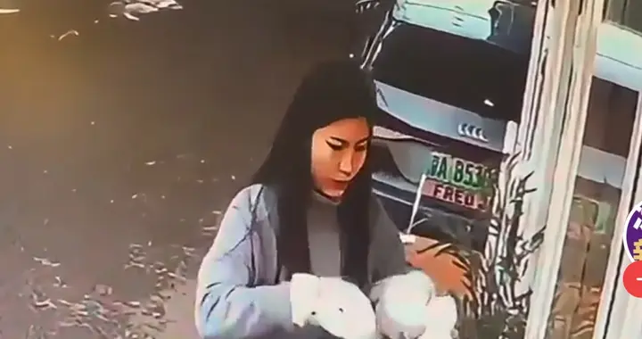 那一瞬间，仿佛整个冬天的童话都碎成了碎片。