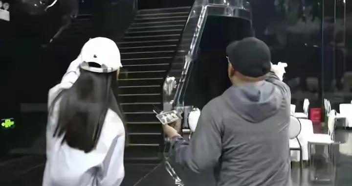 河南新娘换装46分钟回宴厅，22桌宾客全走光，投诉酒店上菜早了