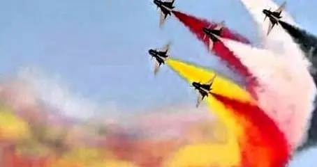 新加坡航展名场面！八一表演队特技动作燃爆全网