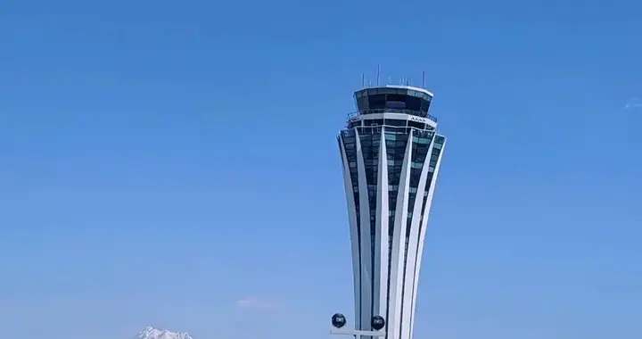 彻底逆袭！乌市机场拿下3条跑道！吞吐量直接翻倍，撑起空中门户