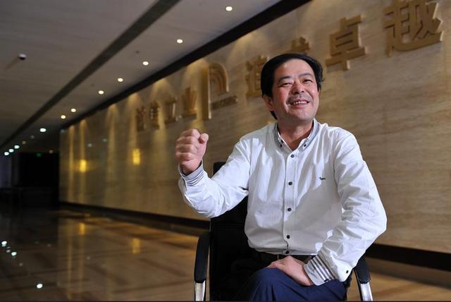 中国又一黑马出世！年收6126亿遥遥领先小米，小学没毕业的他凭啥