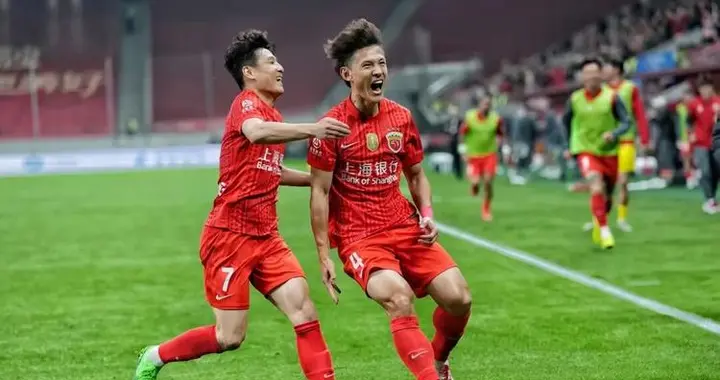 中超裁判又惹争议，球场又当显眼包，执法又成联赛拖油瓶