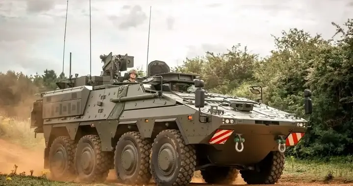 38吨重器！拳师犬1小时变身10种车型，模块化到底有多强？