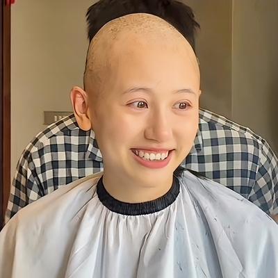 聊乐：为抗癌剃掉长发！一栗小莎子直面生病