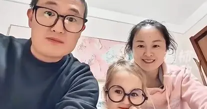 江苏夫妻生出混血娃