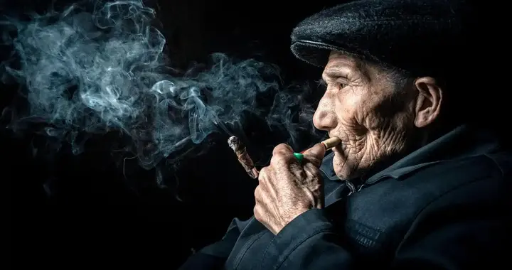 调查285名抽烟的老人，发现：爱抽烟的老人，背后有6点原因