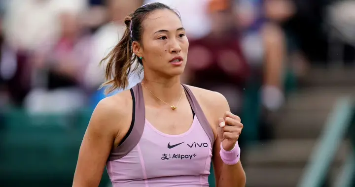 WTA500巴特洪堡站！郑钦文后劲不足，鏖战三盘不敌陶森，无缘八强