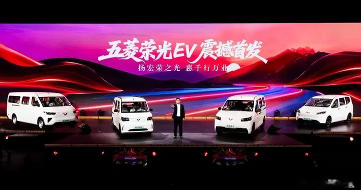 一车三动力 承包所有创富场景 五菱荣光EV首发