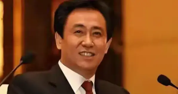 许家印国外豪宅，成流浪汉新家，夫妻俩接连传出噩耗，这回失算了
