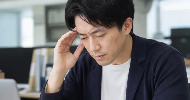 人才刚躺下，头却炸了！偏头痛夜间发作，问题出在哪？