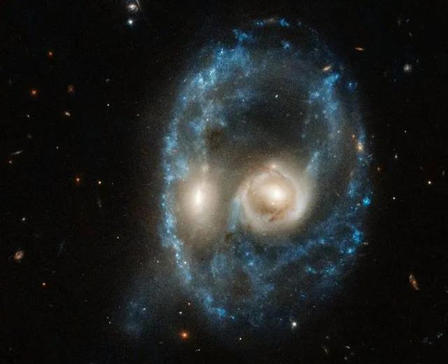 88亿光年外的"猫头鹰"脸庞究竟藏着怎样的宇宙奥秘？