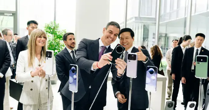 西班牙首相参观小米科技园，手腕上戴红绳超抢镜，雷军亲自接待