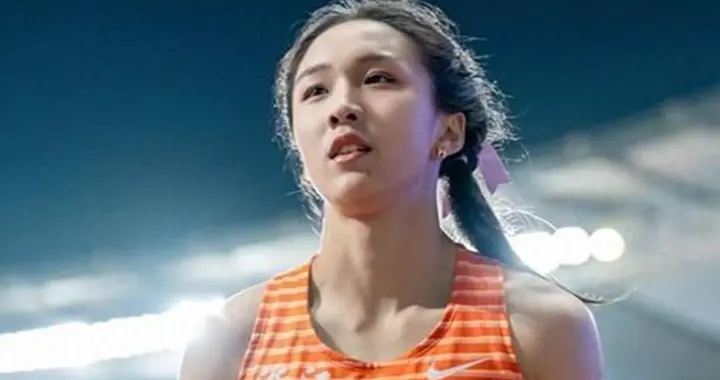 “小孩姐”太猛！中国女子4X100米夺冠，陈妤颉上演完美收官