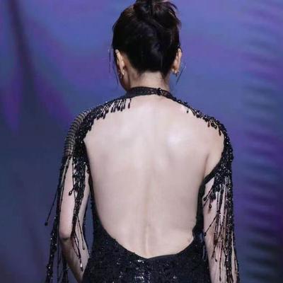 温柔娱乐记：你们说这个背去拔罐怎么样？