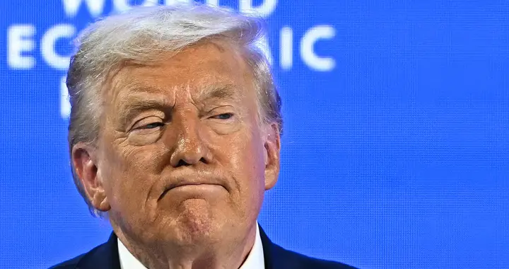 特朗普被中俄英法驳了面子，回国路上憋了一肚子火没地撒