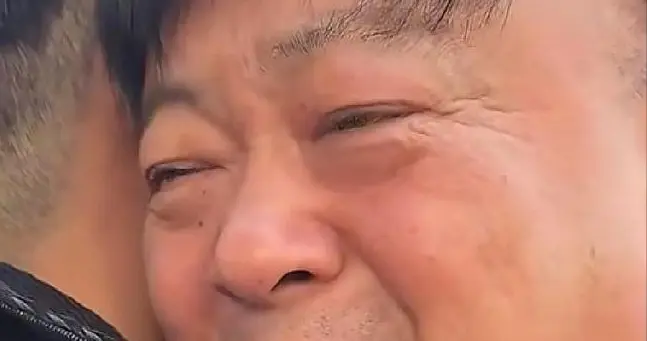 60岁洪剑涛手术后，红着眼公开病况，34岁儿子是骄傲也是“心病”