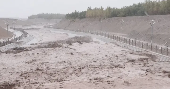 中国最大沙漠发洪水！24小时雨量超1年，西北要变江南了吗？