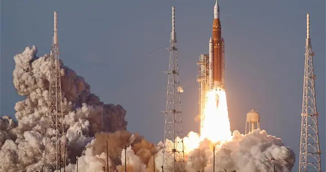 “带病”飞船硬要绕月！NASA为抢在中国前登月，竟让宇航员玩命？