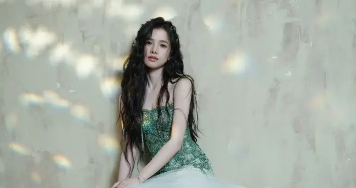 张婧仪，绿纱轻盈，甜度满分 ​​​