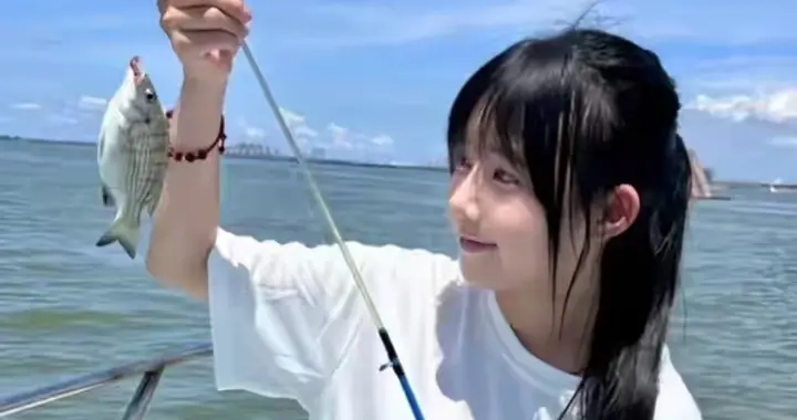 20岁小网红巫依慧去世，挚友发讣告悼念，原是同病相怜，原因惋惜