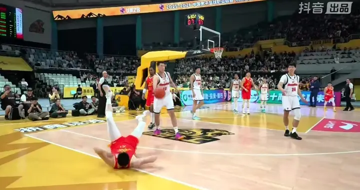 CBA收官战前瞻：深京粤三强卡位，谁将锁定前四？杜峰压力大！