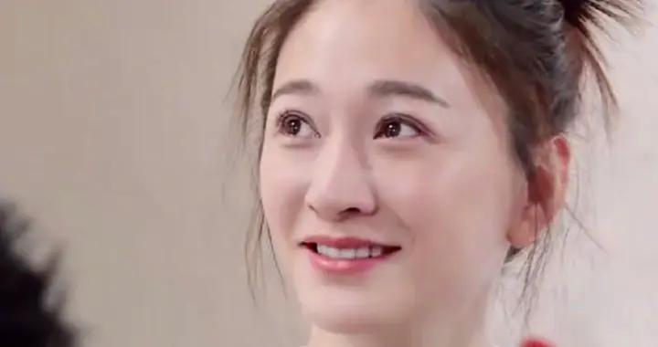 难怪离婚一年才公布，李小冉官宣离婚不到24小时，前夫曝出噩耗
